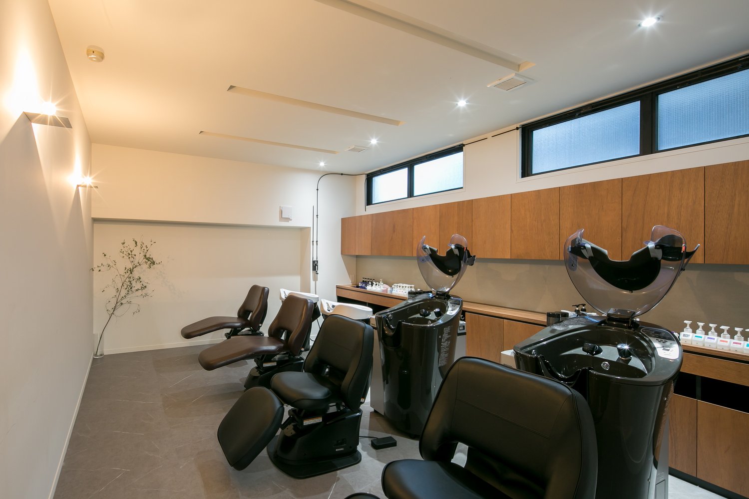 武田慎太郎设计事务所的美容院 Shin Enom