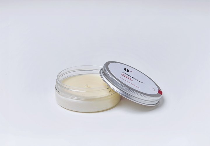 S & Team 重新设计 Bee Naturalles 包装