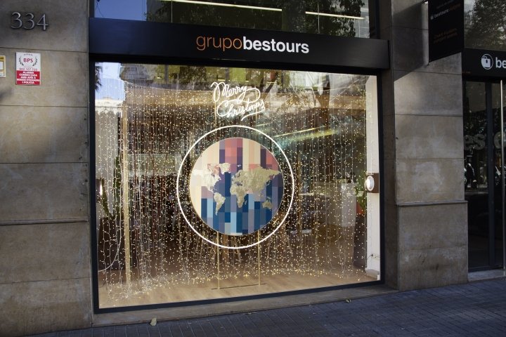 Bestours 圣诞橱窗由 Mateo Fumero 设计，拉图尔比纳 – 西班牙