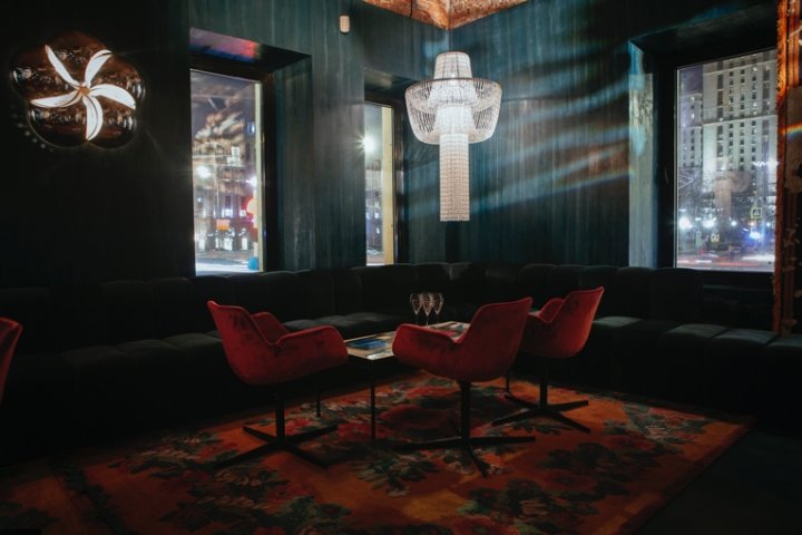 B-Arch 的 Big Wine Freaks 酒吧，莫斯科 – 俄罗斯