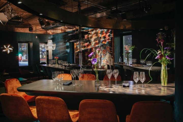 B-Arch 的 Big Wine Freaks 酒吧，莫斯科 – 俄罗斯