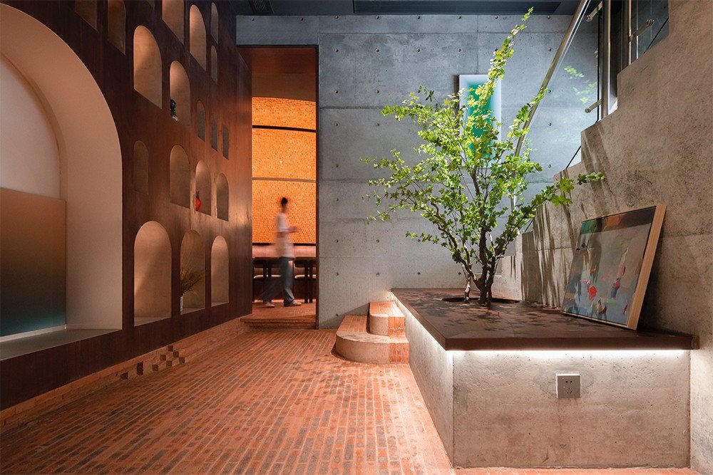 由 bigER Club 设计的 Biiird 餐厅