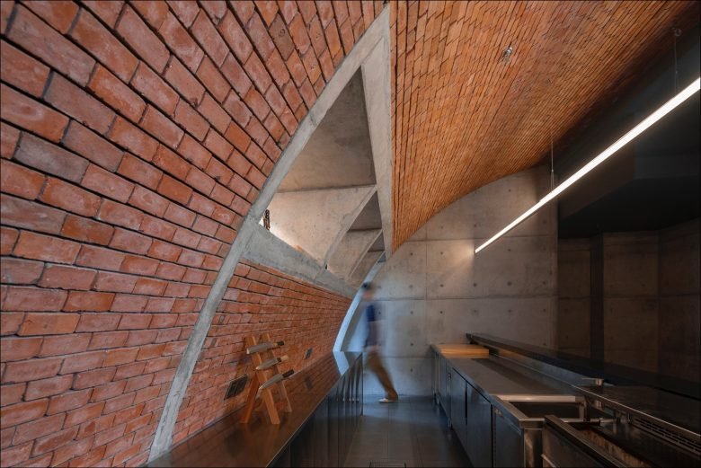 由 bigER Club 设计的 Biiird 餐厅