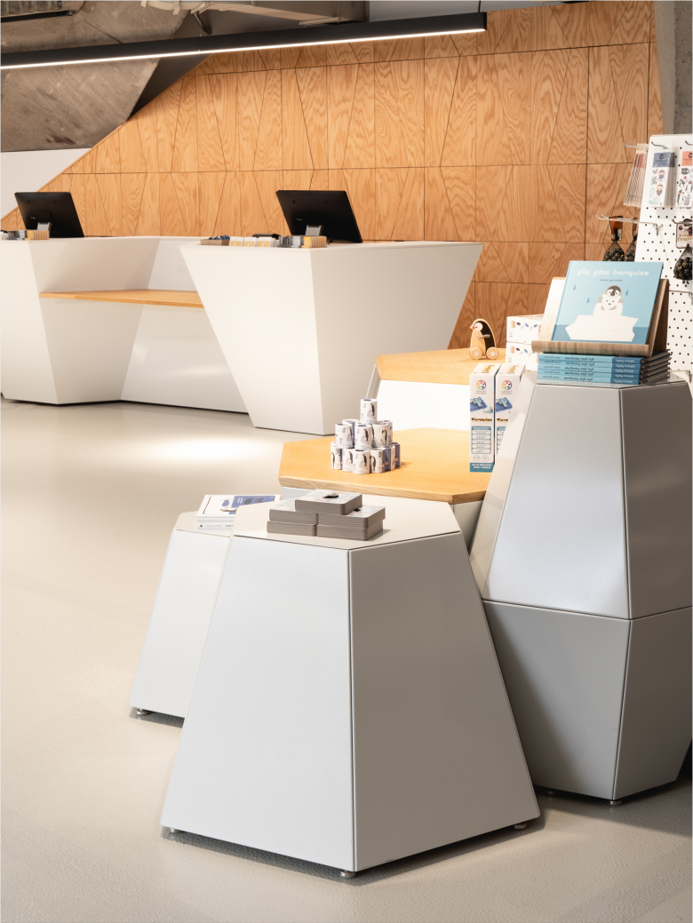 Biodôme 商店由 Adhoc 建筑事务所和 Messier 设计师设计
