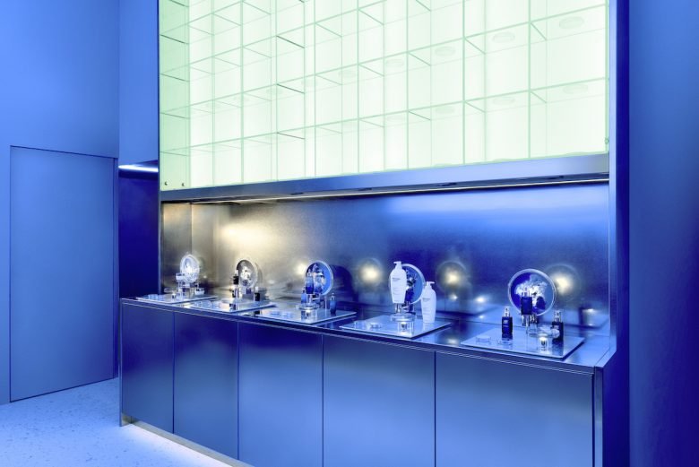 碧欧泉蓝色美容实验室由 Universal Design Studio 设计