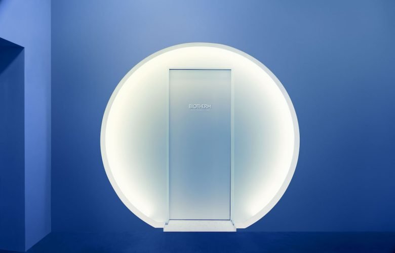 碧欧泉蓝色美容实验室由 Universal Design Studio 设计