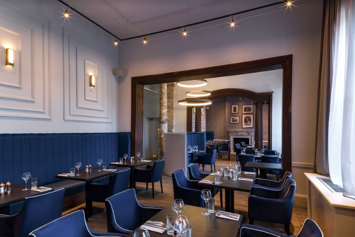 Black Iron 餐厅由 Faber Design & Architecture 设计，英国莱斯特