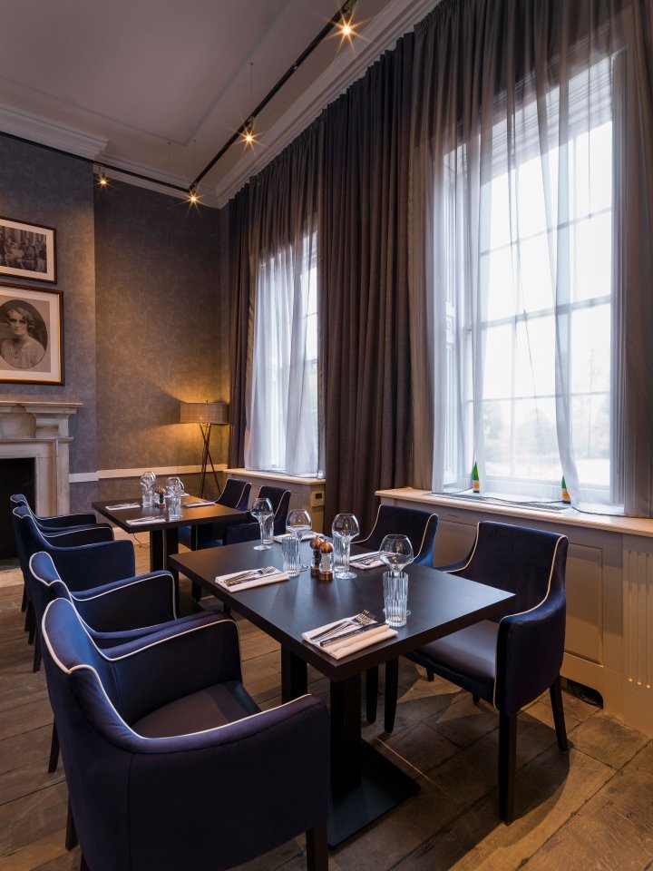 Black Iron 餐厅由 Faber Design & Architecture 设计，英国莱斯特