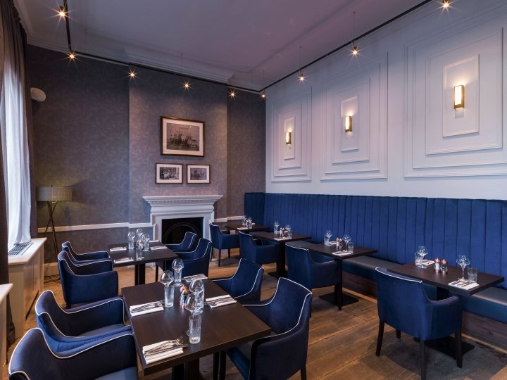 Black Iron 餐厅由 Faber Design & Architecture 设计，英国莱斯特