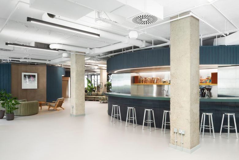 黑风筝办公室由 Bureau de Change Architects 设计