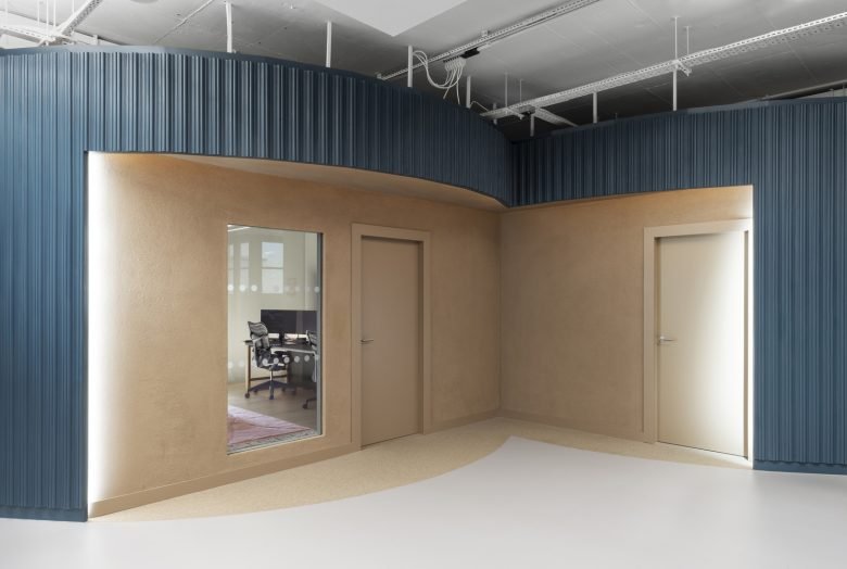 黑风筝办公室由 Bureau de Change Architects 设计