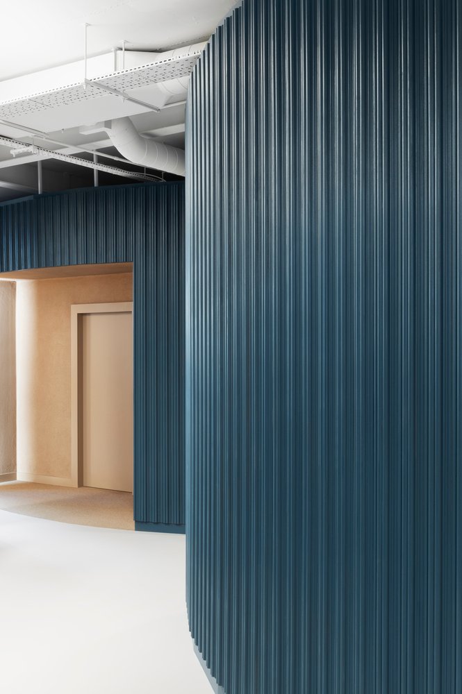 黑风筝办公室由 Bureau de Change Architects 设计