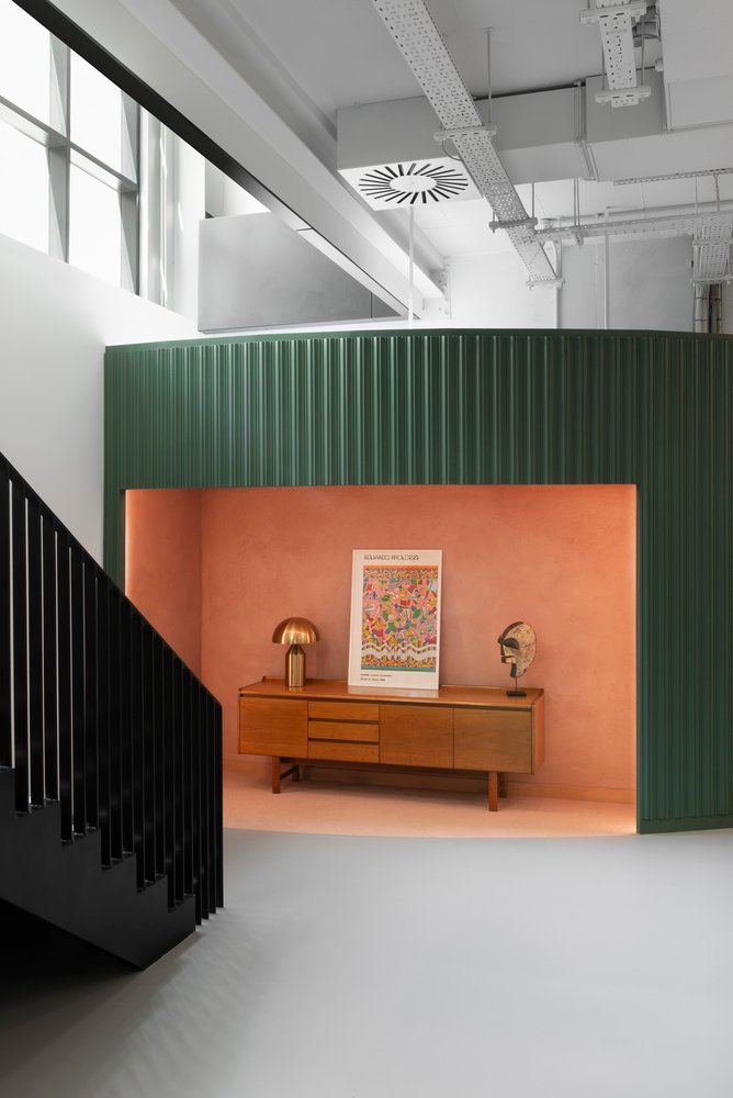 黑风筝办公室由 Bureau de Change Architects 设计