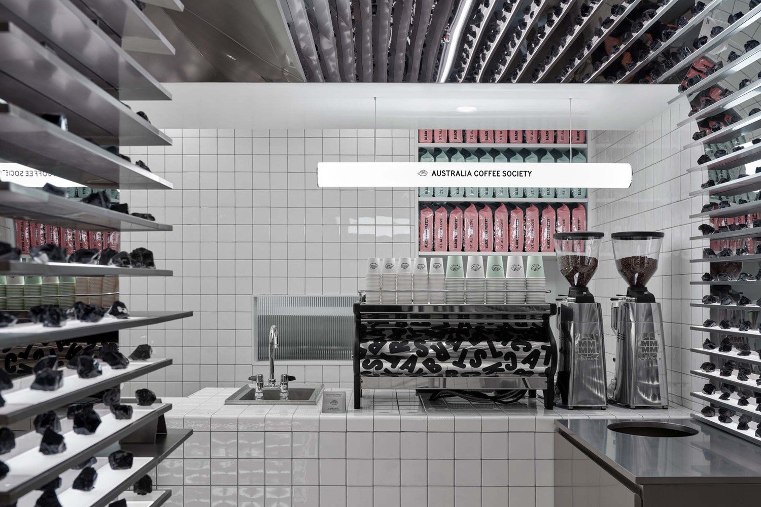 黑星糕点上海旗舰店 by Linehouse