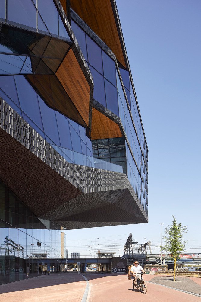 Booking.com 城市校园由 UNStudio + HofmanDujardin 设计