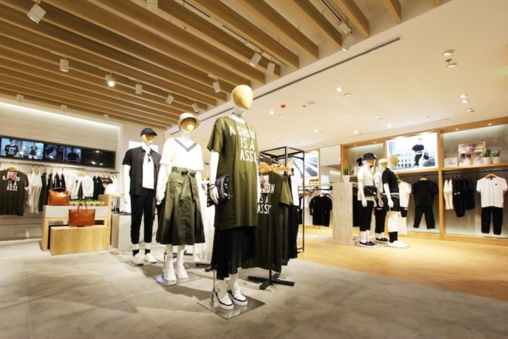 波司登时装店室内设计：伊藤胜设计