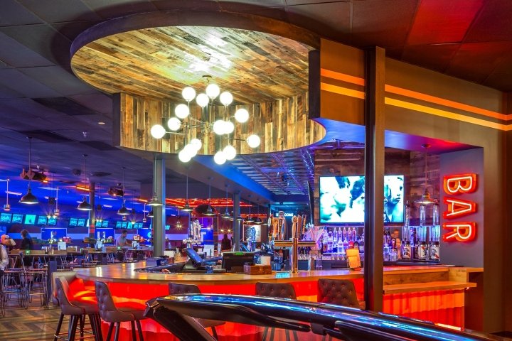 Bowlero 酒吧,CallisonRTKL,新泽西州北不伦瑞克镇 Bowlero 酒吧,CallisonRTKL,新泽西州北不伦瑞克镇