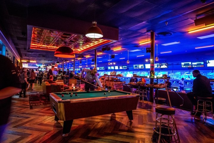 Bowlero 酒吧,CallisonRTKL,新泽西州北不伦瑞克镇 Bowlero 酒吧,CallisonRTKL,新泽西州北不伦瑞克镇