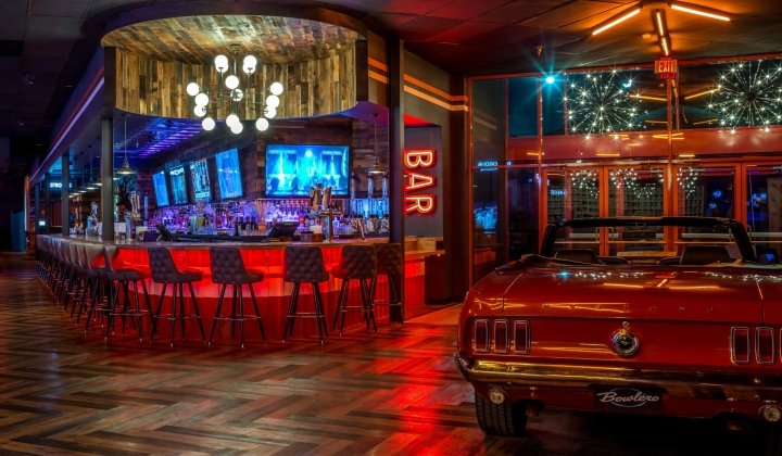 Bowlero 酒吧,CallisonRTKL,新泽西州北不伦瑞克镇 Bowlero 酒吧,CallisonRTKL,新泽西州北不伦瑞克镇