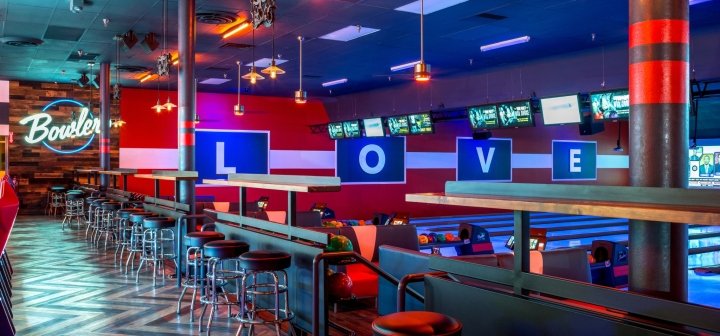 Bowlero 酒吧,CallisonRTKL,新泽西州北不伦瑞克镇 Bowlero 酒吧,CallisonRTKL,新泽西州北不伦瑞克镇