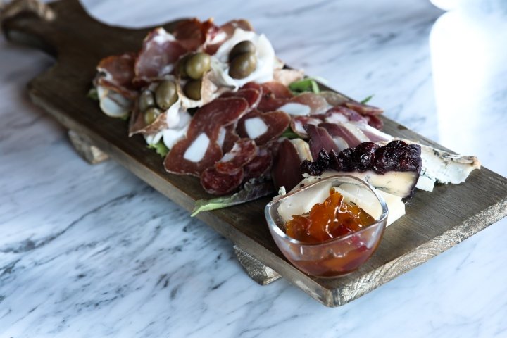 Bradoburger 餐厅由 Bilodunk 工作室设计,那不勒斯 – 意大利 Bradoburger 餐厅由 Bilodunk 工作室设计,那不勒斯 – 意大利