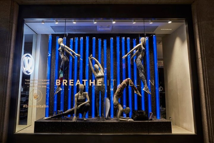 Lucky Fox 为 Lululemon 设计的“呼吸一切”橱窗，英国伦敦