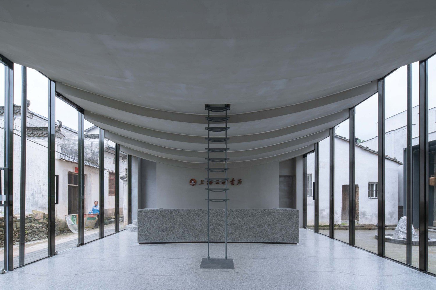 赖工作室的桥梁画廊