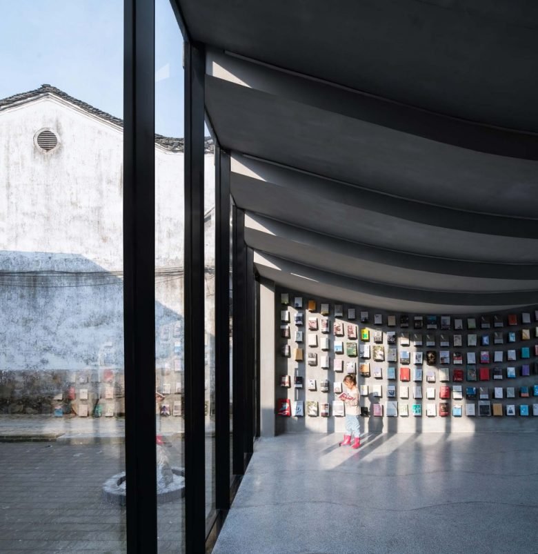 赖工作室的桥梁画廊