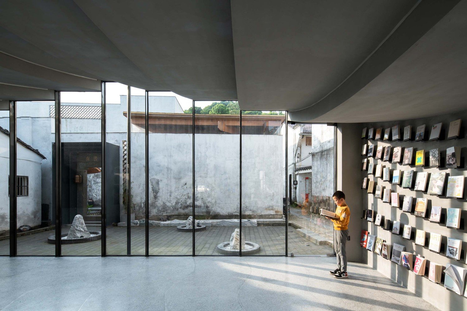 赖工作室的桥梁画廊