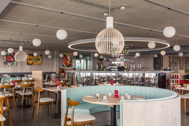 英国航空 i360 餐厅由 Marks Barfield Architects 和 Inside Out 设计，英国布莱顿