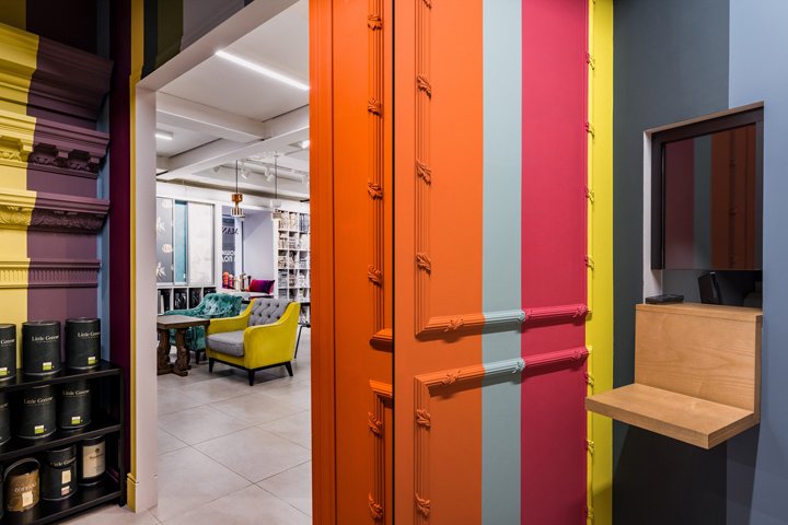 Liza Paupe 和 Anna Uchevatova 设计的英国油漆和装饰材料店,俄罗斯莫斯科 Liza Paupe 和 Anna Uchevatova 设计的英国油漆和装饰材料店,俄罗斯莫斯科