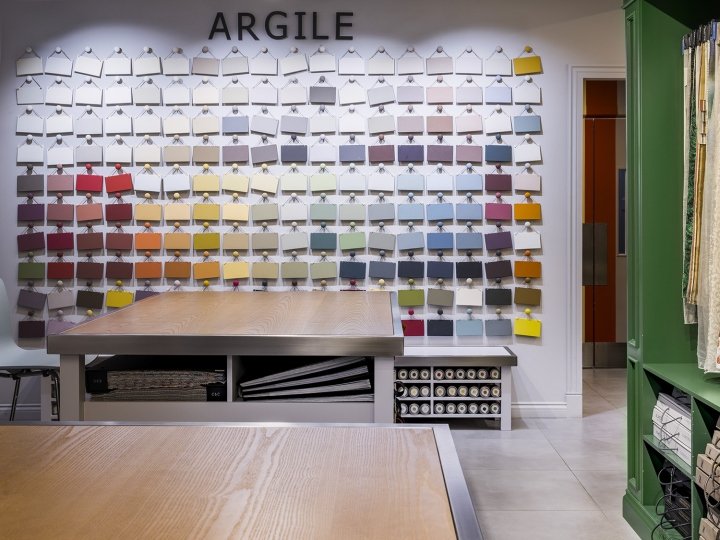 Liza Paupe 和 Anna Uchevatova 设计的英国油漆和装饰材料店,俄罗斯莫斯科 Liza Paupe 和 Anna Uchevatova 设计的英国油漆和装饰材料店,俄罗斯莫斯科