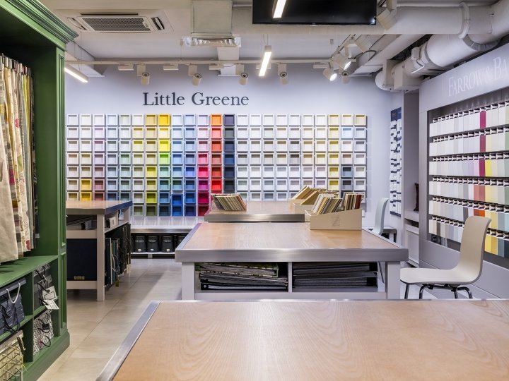 Liza Paupe 和 Anna Uchevatova 设计的英国油漆和装饰材料店,俄罗斯莫斯科 Liza Paupe 和 Anna Uchevatova 设计的英国油漆和装饰材料店,俄罗斯莫斯科