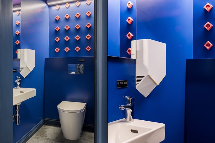 Liza Paupe 和 Anna Uchevatova 设计的英国油漆和装饰材料店,俄罗斯莫斯科 Liza Paupe 和 Anna Uchevatova 设计的英国油漆和装饰材料店,俄罗斯莫斯科