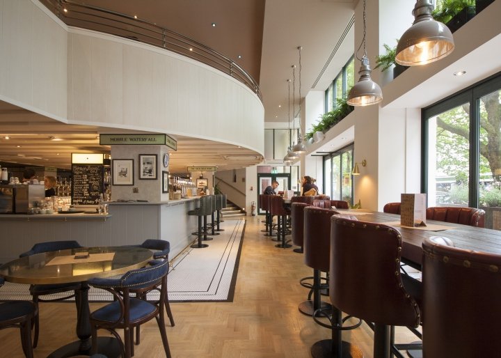 英国布里斯托尔 Shed 的酪乳和枫树