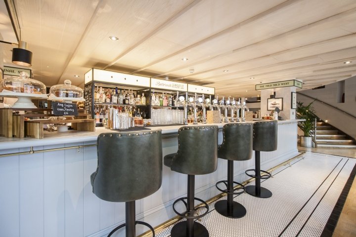 英国布里斯托尔 Shed 的酪乳和枫树