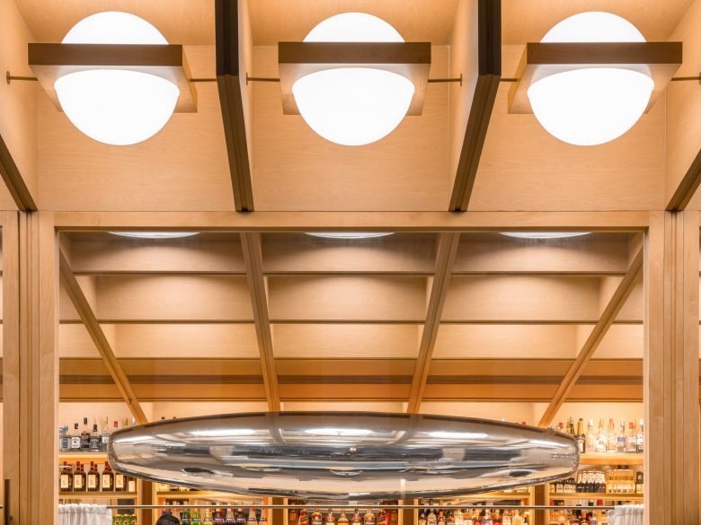 C² 咖啡馆和酒吧由不同的同事设计 C² 咖啡馆和酒吧由不同的同事设计