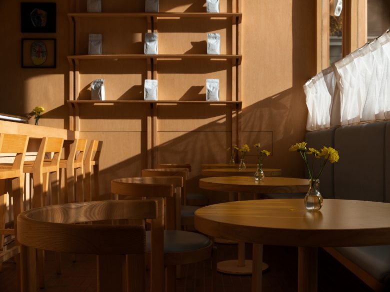 C² 咖啡馆和酒吧由不同的同事设计 C² 咖啡馆和酒吧由不同的同事设计