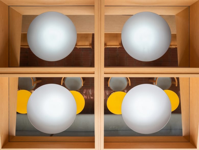 C² 咖啡馆和酒吧由不同的同事设计 C² 咖啡馆和酒吧由不同的同事设计