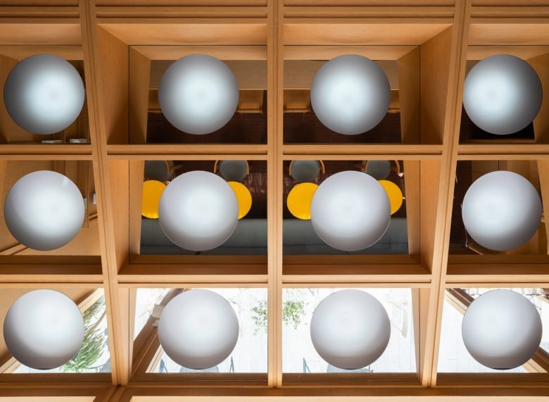 C² 咖啡馆和酒吧由不同的同事设计 C² 咖啡馆和酒吧由不同的同事设计