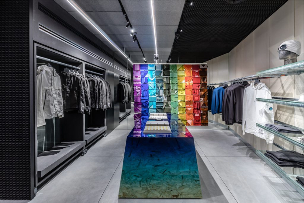 C.P. 公司专卖店