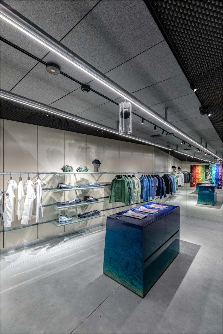 C.P. 公司专卖店