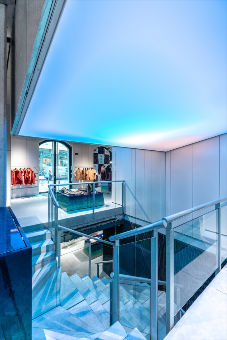 C.P. 公司专卖店