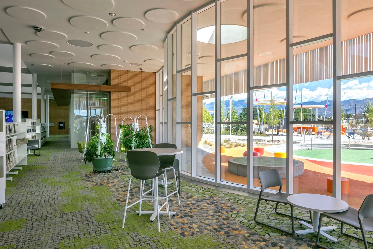 CABQ 国际地区图书馆​由 RMKM Architecture 设计