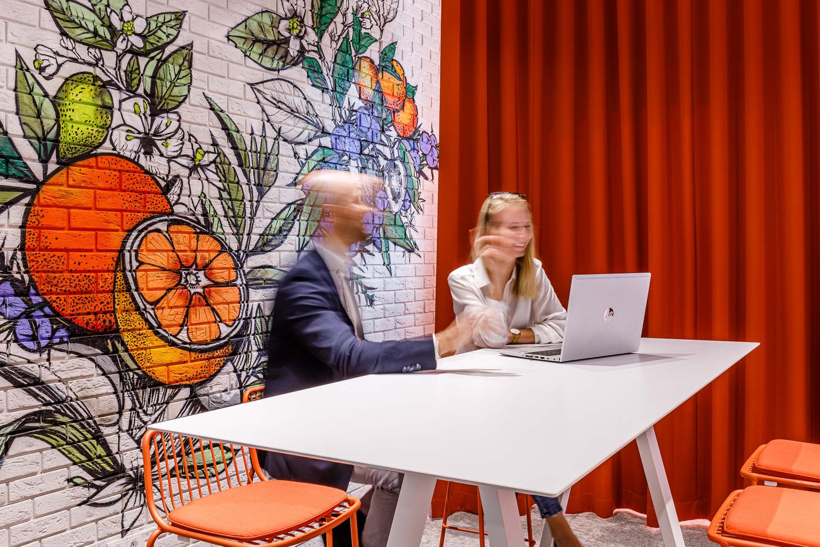 它自己的酒吧和会议室的灵感来自著名的利口酒。欢迎来到保乐力加在捷克的新办事处