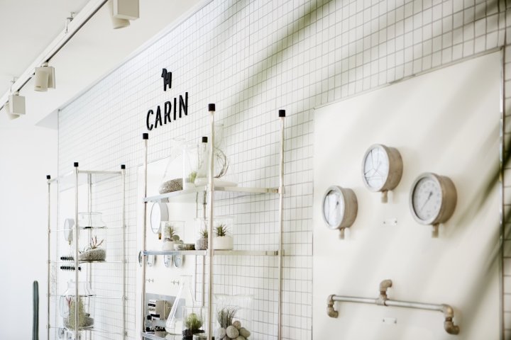 NiiiZ Design LAB 设计的 CARIN 旗舰店，韩国首尔