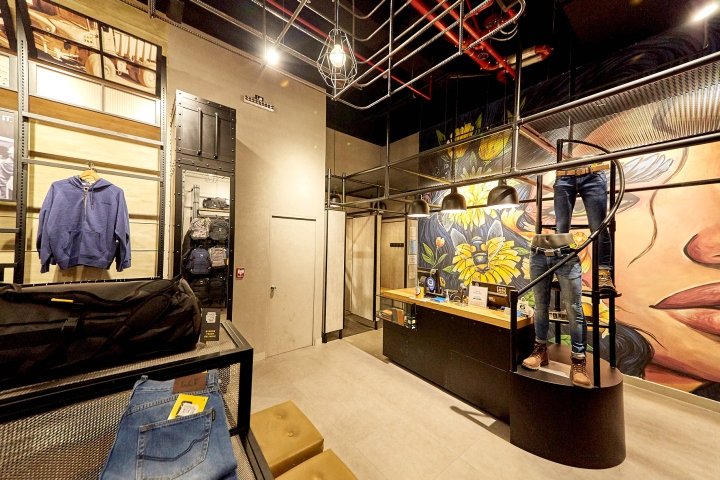 Modulor Retail Architecture 设计的 CAT 概念店，秘鲁利马