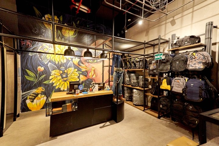 Modulor Retail Architecture 设计的 CAT 概念店，秘鲁利马