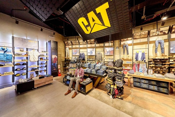 Modulor Retail Architecture 设计的 CAT 概念店，秘鲁利马