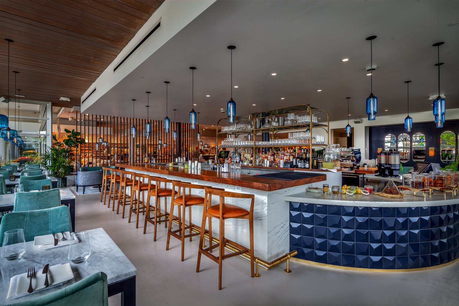 Crate & Barrel 的 The Table 由 Cushing Terrell 设计